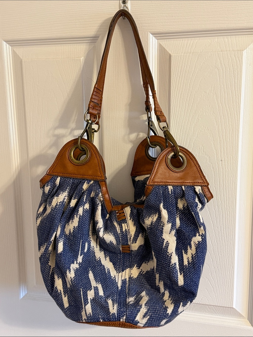 EUC~Vintage Lucky Brand Blue/White Hobo Style Canvas/Leather Handled Handbag